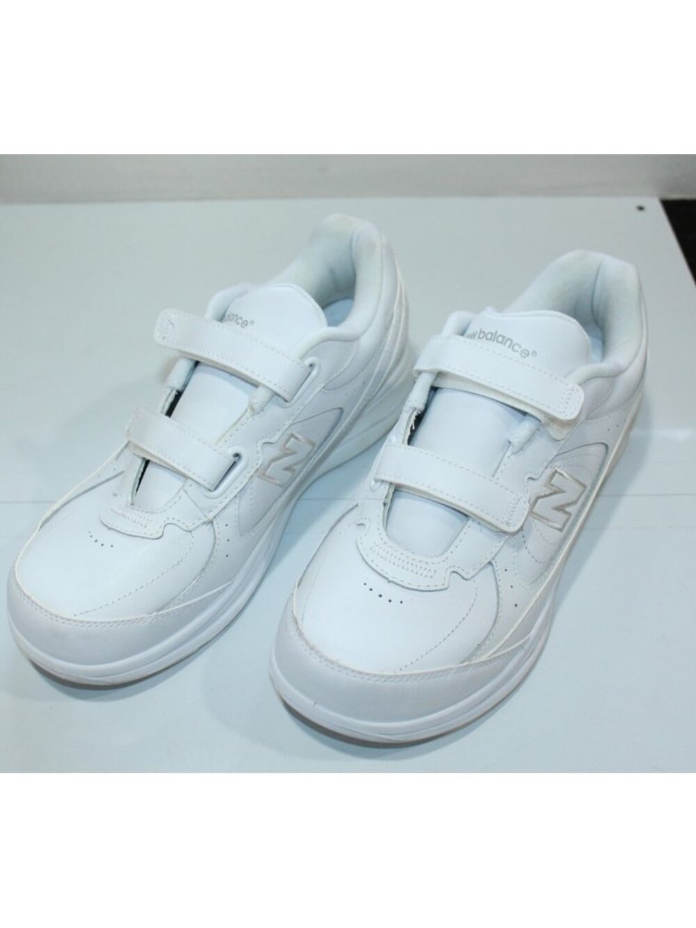New Balance Women's Walking Shoes White / White Casual Hook & Loop Size 10